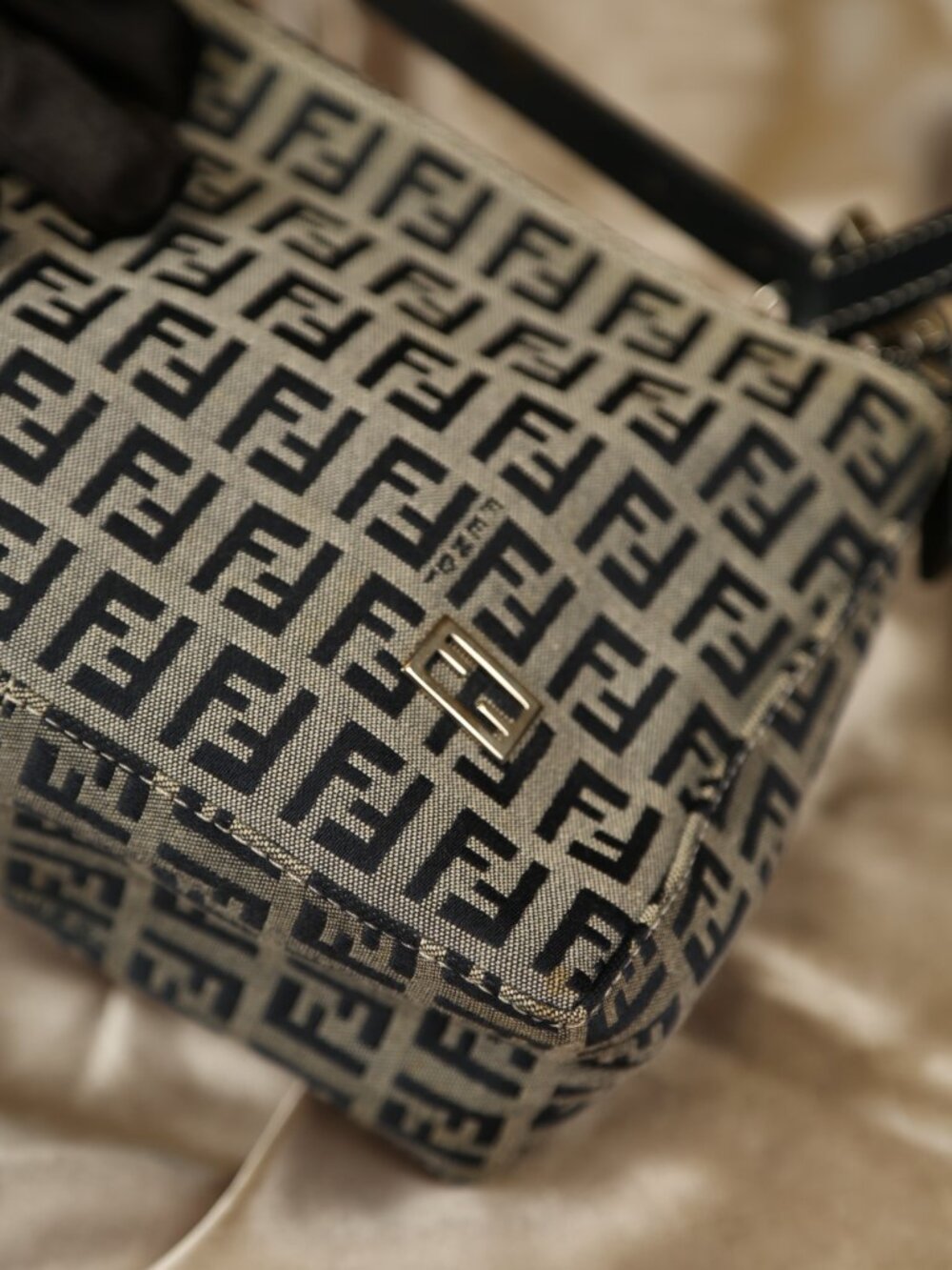 Rare FENDI Zucchino Pochette - Picture 5 of 13